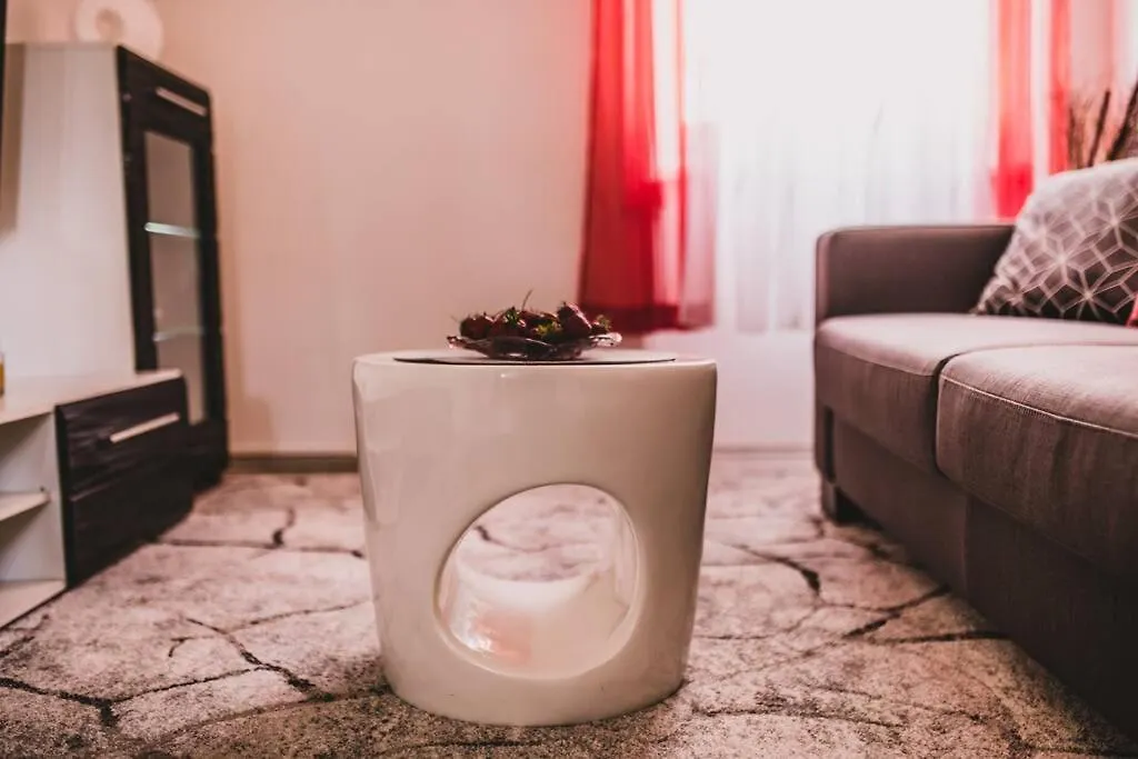 Center Stylish Apt Darling For 4, Old Town Apartment Split