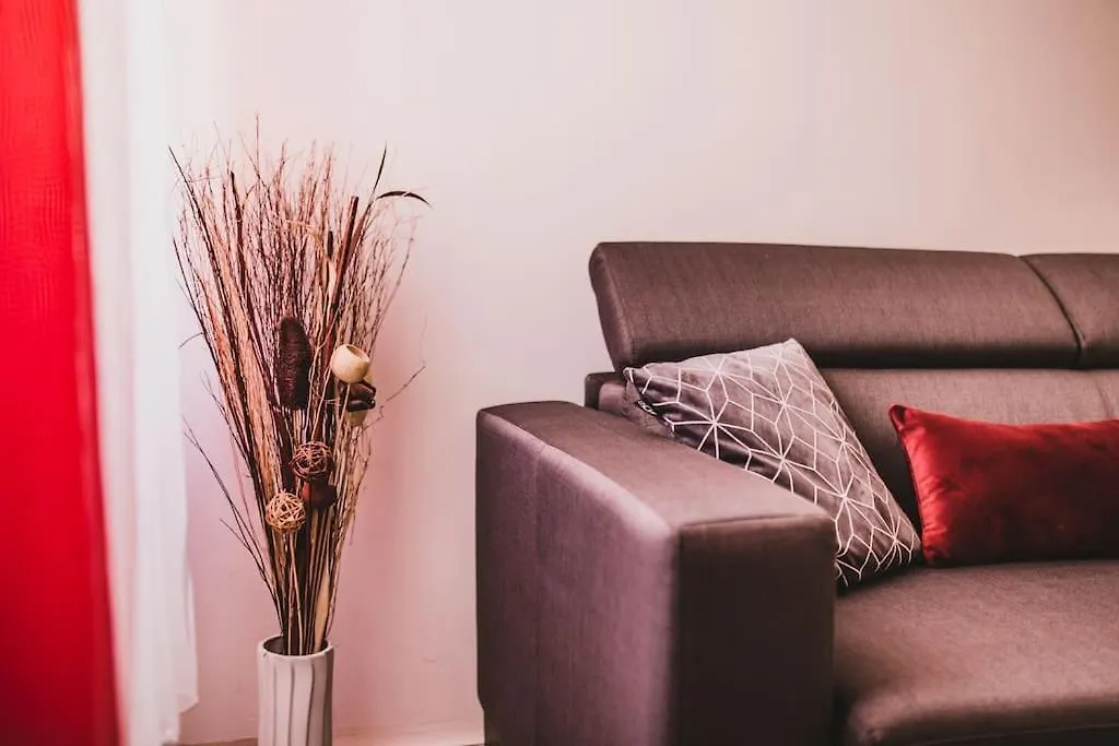 Center Stylish Apt Darling For 4, Old Town Apartment Split