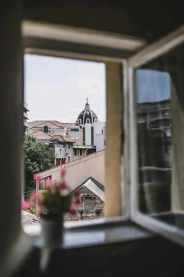 Center Stylish Apt Darling For 4, Old Town Apartment Split